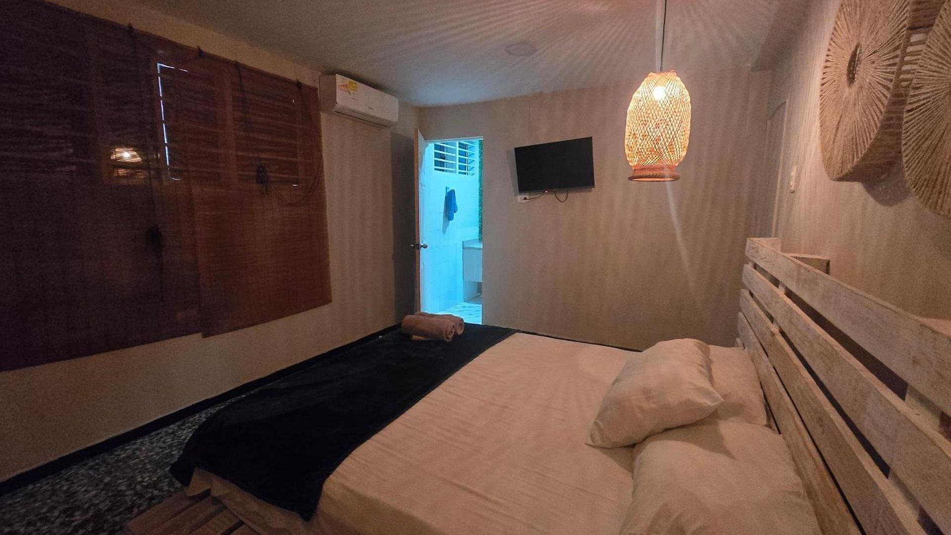 Habitación en casa particular Crespo Cerca Al Aeropuerto Jacuzzi Compartido *