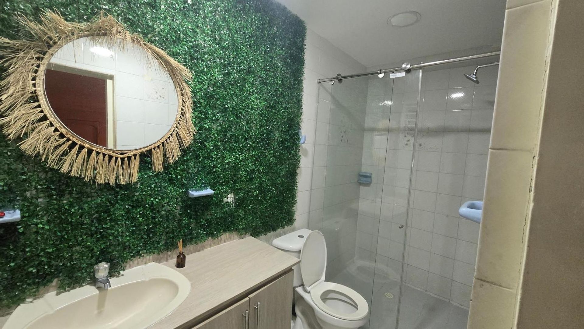 Habitación en casa particular Crespo Cerca Al Aeropuerto Jacuzzi Compartido Cartagena