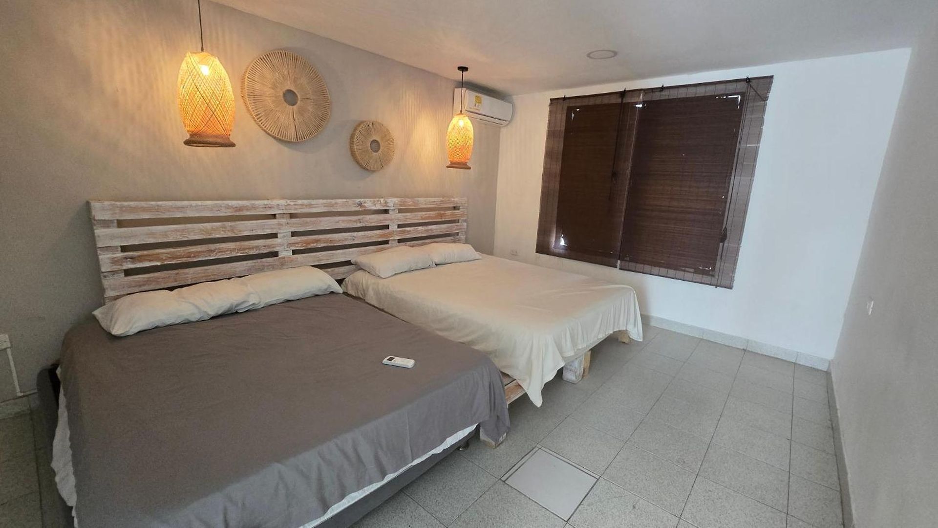 Crespo Cerca Al Aeropuerto Jacuzzi Compartido Habitación en casa particular Cartagena