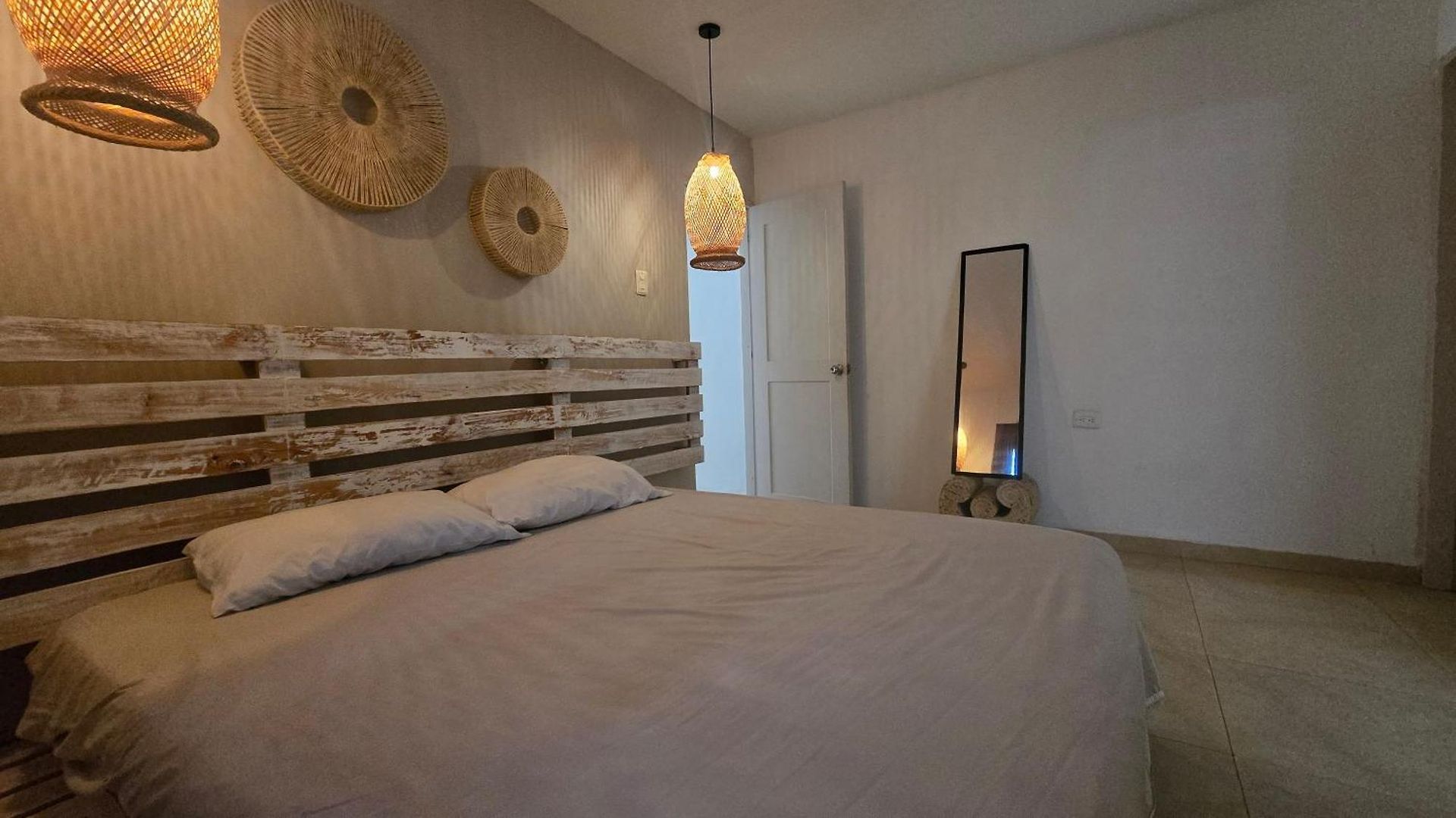 Habitación en casa particular Crespo Cerca Al Aeropuerto Jacuzzi Compartido *