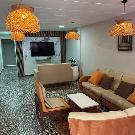 Crespo Cerca Al Aeropuerto Jacuzzi Compartido Habitación en casa particular *