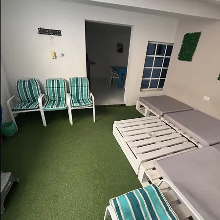 Crespo Cerca Al Aeropuerto Jacuzzi Compartido Habitación en casa particular