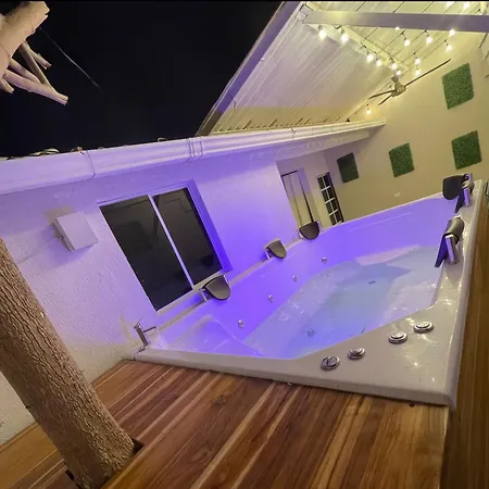 Crespo Cerca Al Aeropuerto Jacuzzi Compartido Habitación en casa particular *