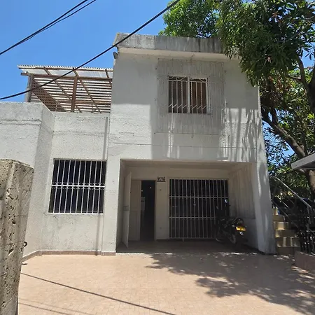 Habitación en casa particular Crespo Cerca Al Aeropuerto Jacuzzi Compartido