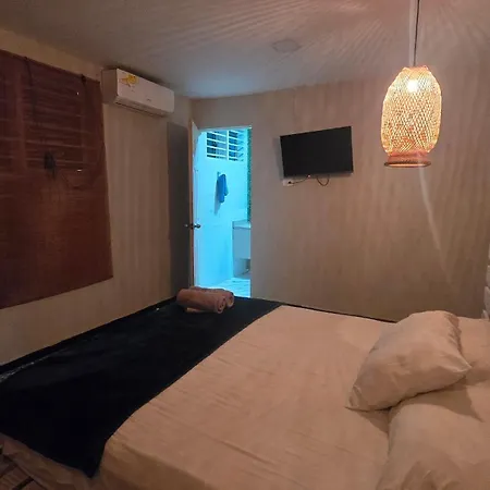 Habitación en casa particular Crespo Cerca Al Aeropuerto Jacuzzi Compartido *
