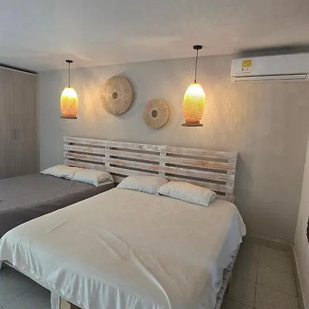 Crespo Cerca Al Aeropuerto Jacuzzi Compartido Habitación en casa particular *