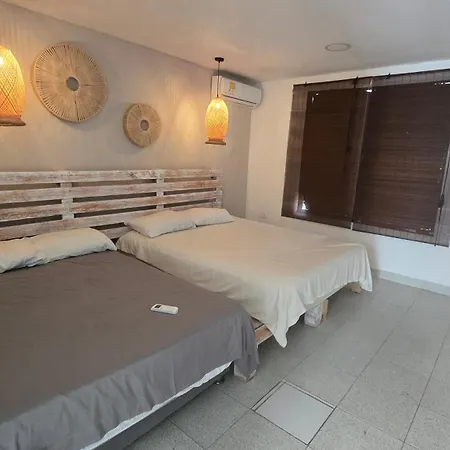 Crespo Cerca Al Aeropuerto Jacuzzi Compartido Habitación en casa particular Cartagena