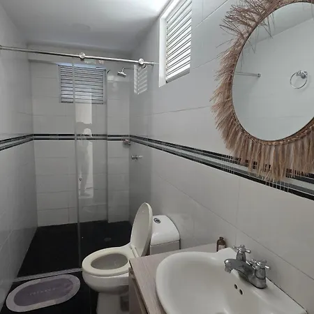 Habitación en casa particular Crespo Cerca Al Aeropuerto Jacuzzi Compartido Cartagena